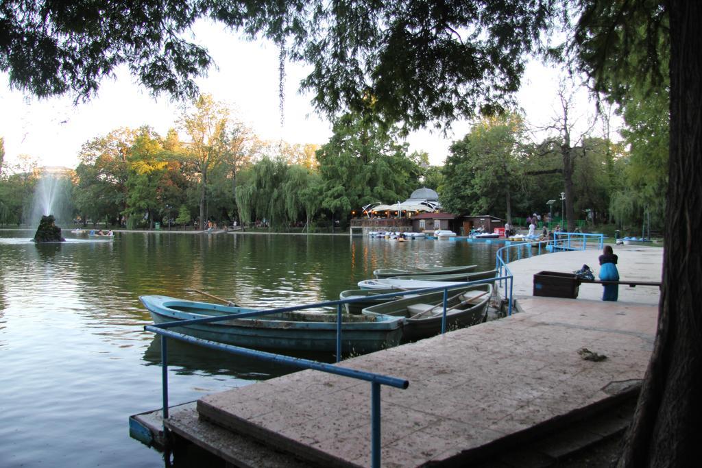 Central Park Bukarest Exterior foto